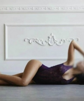 Живу в Москве и могу стать твоей чувственной компаньонкой в этом зажигательном городе. Позволь мне осуществить все твои эротические фантазии и погрузиться в волнующий мир наслаждения. У меня есть не только опыт, но и масса талантов, которыми я буду с удовольствием делиться с тобой. Ты будешь поражен моим нежным прикосновением и самыми сокровенными изгибами моего тела. Утони в безграничном океане удовольствия вместе со мной, и я гарантирую, что ты будешь счастливым и наслажденным. Я с нетерпением жду нашей встречи и готова стать твоей секретной фантазией. 🌟💋✔️🔥🌹 13777, 33 года